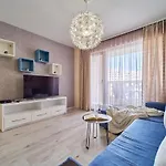 Apartment Summertime In South Bay Warna