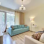 Summertime In South Bay Apartment *