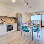 Summertime In South Bay Apartment Warna