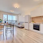 Summertime In South Bay Apartment *