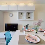 Apartment Summertime In South Bay Warna