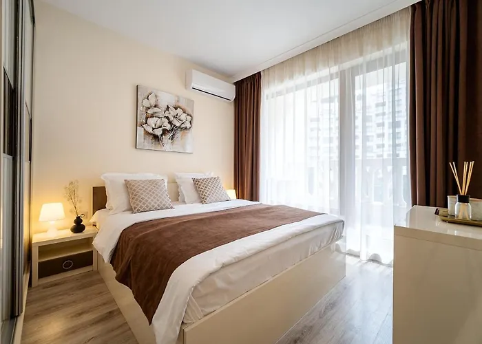 Summertime In South Bay 瓦爾納