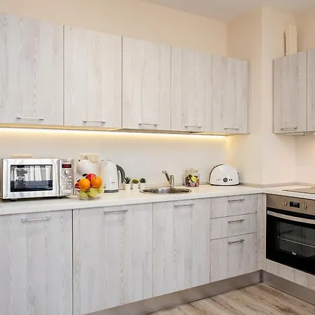 Apartment Summertime In South Bay Warna