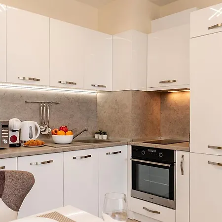 Summertime In South Bay Apartment *