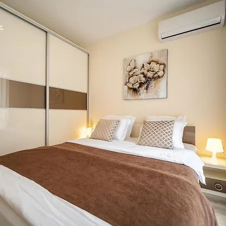 Apartment Summertime In South Bay *